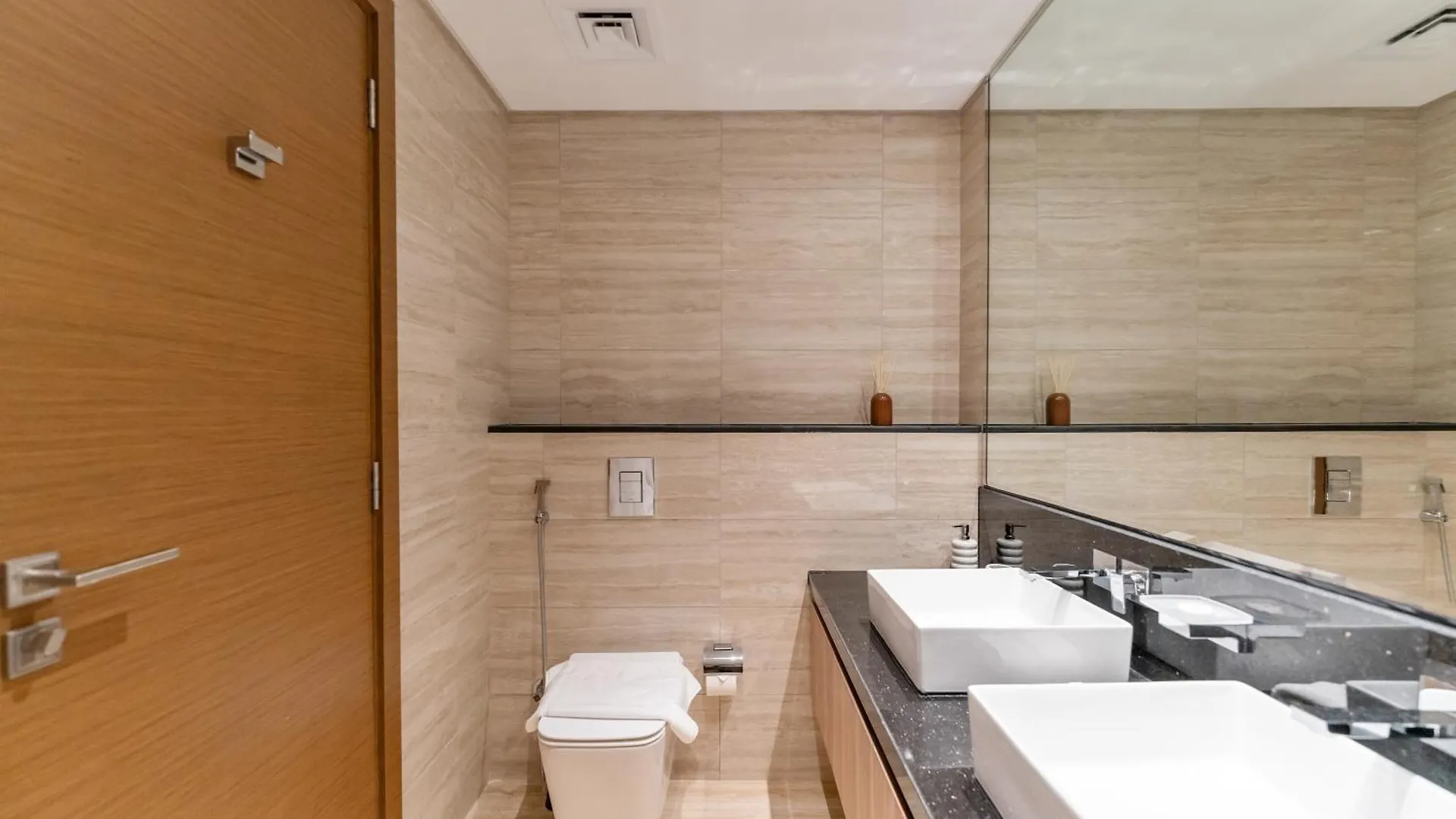 2-Br Missoni Luxury With Stunning Lake View Dubai