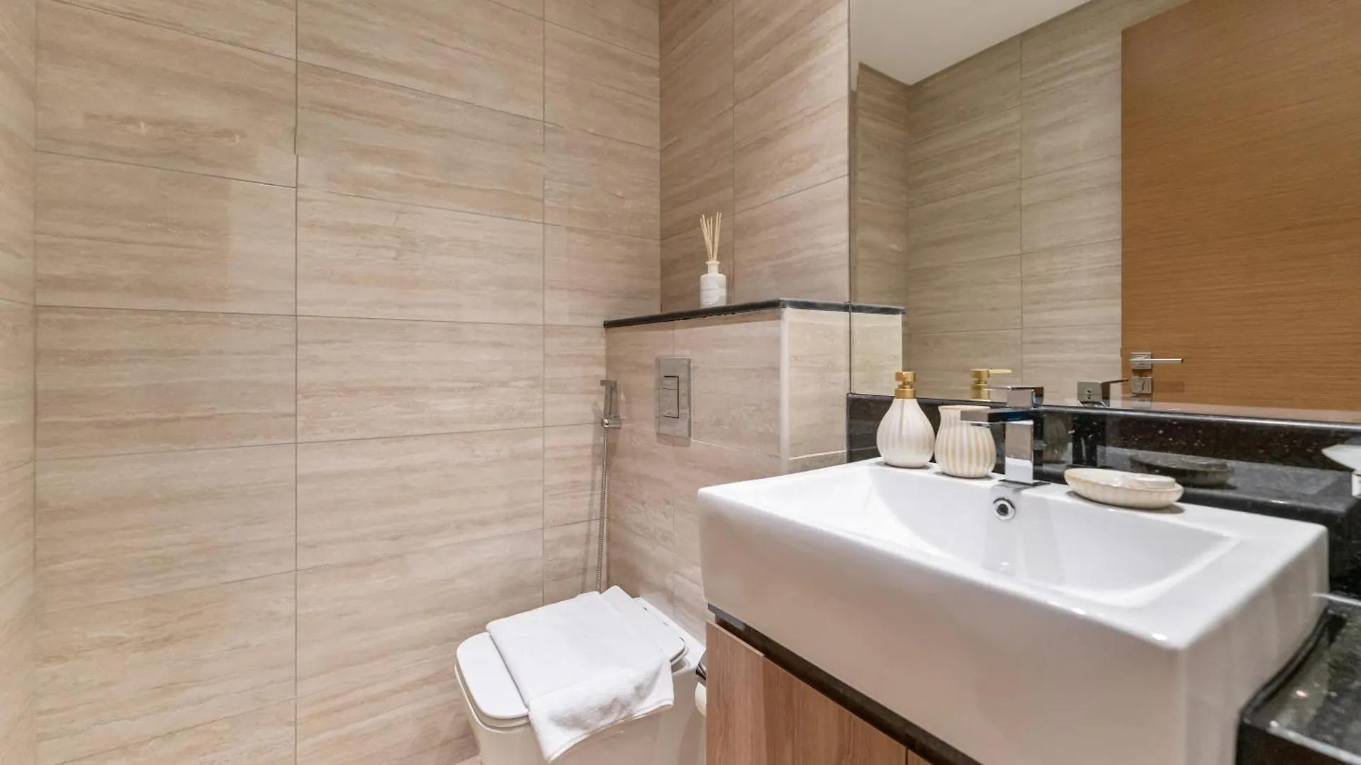 2-Br Missoni Luxury With Stunning Lake View Dubai 0*,